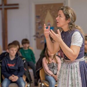 Sabina Haslinger erzählt Märchen für Kinder und Erwachsene