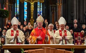 V. l.: Bischof em. Maximilian Aichern, Bischof Manfred Scheuer und Bischof em. Ludwig Schwarz am Fest Maria Empfängnis | 8. Dezember 2016, Linzer Mariendom