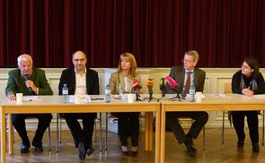 V. l.: Reinhard Kerschbaumer (PGR-Obmann Pfarre Hallstatt), MMMag. Hubert Nitsch (Kunstreferat Diözese), MinRätin Mag.a Anita Gach, MA (Bundesministerium f. Inneres, BKA, Abt. Kulturgutfahndung), Brigadier Gottfried Mitterlehner, BA (Leiter LKA OÖ) u