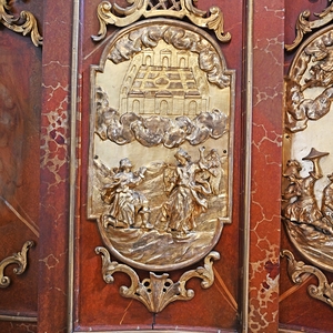 Holzrelief am Hochaltar:  Himmlisches Jerusalem