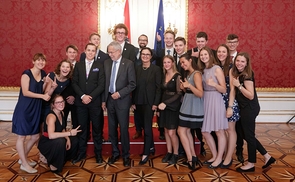 Verabschiedung der TeilnehmerInnen von VOLONTARIAT bewegt durch Bundespräsident Alexander van der Bellen. 