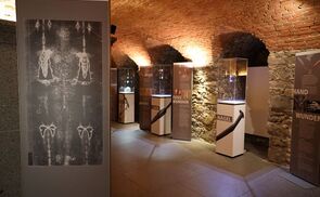 Wanderausstellung zum Turiner Grabtuch in der Karmelitenkirche in Linz
