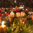 Advent, Advent, die erste Kerze brennt / © foto-kerschi.at/Werner Kerschbaummayr, Weilling 12, 4490 St. Florian bei Linz, Werner Kerschbaummayr Advent, Advent, die erste Kerze brenntFür die Christen beginnt am ersten Adventsonntag nicht nur ein neues Kirchenjahr, sondern auch der Weihnachtsfestkreis. Vielerorts fanden am Samstag Adventkranzweihen statt so wie in der Stiftsbasilika von St.