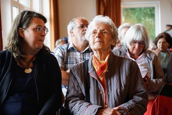 Gabriele Eder-Cakl und Maria Dammer beim Jägerstätter-Gedenken 2023.               