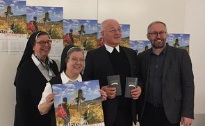 V. l.: Sr. M. Cordis Feuerstein, Sr. Beatrix Mayrhofer, Abt em. Christian Haidinger und P. Franz Helm. 
