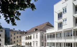 Der 'Pater Johannes Schasching SJ Preis 2018' wird von der Industriellenvereinigung und der KU Linz ausgeschrieben. 