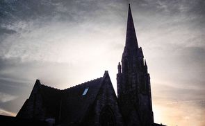 Dunkle Kirche