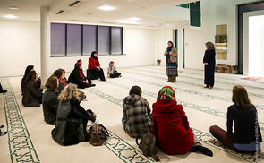 Interreligiöse Begegnung in der Moschee des Vereins NUR in Linz