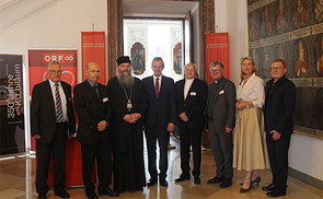 (v.l). Moderator H. Obermayr, Superintendent G. Lehner, A. Ćilerdžić, Bischof der Serbisch-orthodoxen Kirche Österreich-Schweiz-Italien, LH T. Stelzer, L. Német, Erzbischof von Belgrad, Bischof M. Scheuer, H. Eder (KU Linz), C. Niemand (Rektor KU)