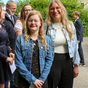 Aufstellung der Firmlinge beim Pfarrhof