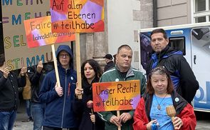Inklusions-Mahnwache vor dem Linzer Landhaus