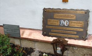    Grab von Franz und Franziska Jägerstätter in St. Radegund                            