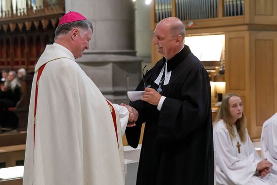 Der Superintendent der Evangelischen Kirche A. B. Gerold Lehner gratulierte Bischof Manfred Scheuer und dankte für das gute ökumenische Miteinander.
