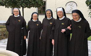 v.l.n.r.: Sr. M. Angela, Sr. M. Immaculata, Sr. M. Friedburga, Sr. M. Theresia, Sr. M. Theresita. Sr. Adelheid ist aus gesundheitlichen Gründen nicht am Foto.