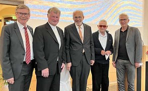v.li. Gesamtleiter Mag. Peter Ausweger , Diözesanbischof Dr. Manfred Scheuer, Primar MR Priv.-Doz. Dr. Johannes Fellinger; Prof. Peter Dimmel, Ehrenpräsident des Gehörlosenbundes Österreich; Priv.Doz. Dr. Daniel Holzinger, Leiter des Zentrums für Kom