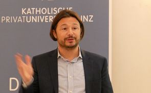 Hofrat Mag. Dr. Gerald Hainzl.