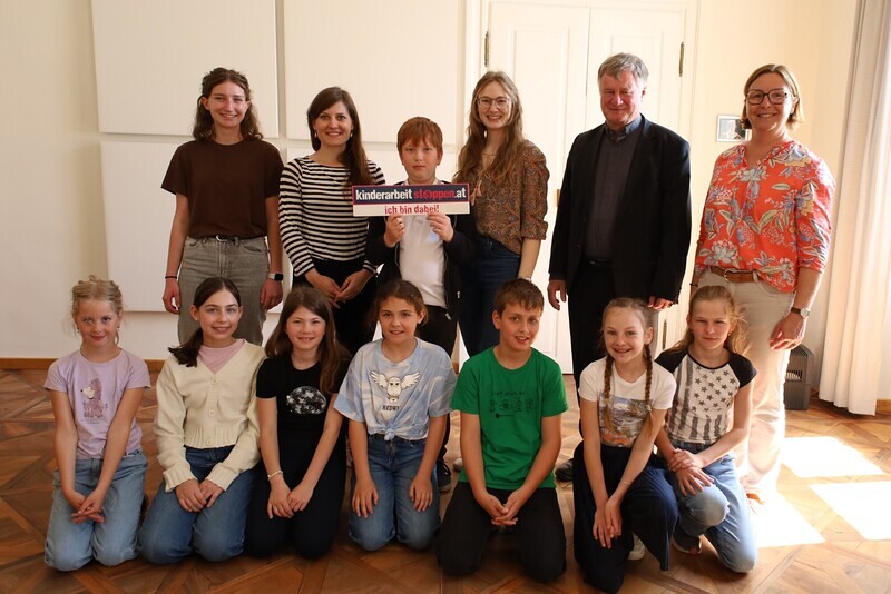Gruppenfoto,Besuch bei Bischof Manfred Scheuer zur Initiative 'Kinderarbeit stoppen'