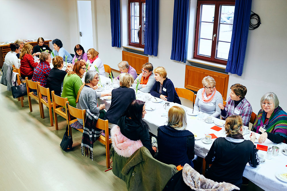 Alle drei Monate treffen sich die Frauen beim Betreuerinnen-Café im Pfarrheim Leonstein.