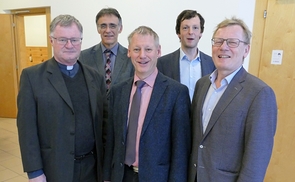 V. l.: Bischof Manfred Scheuer, Gerd Häfner (LMU München, Vorsitzender AKN), Rektor Franz Gruber (KU Linz), Andreas Schmoller (Leiter Franz und Franziska Jägerstätter Institut), Christoph Niemand (KU Linz)