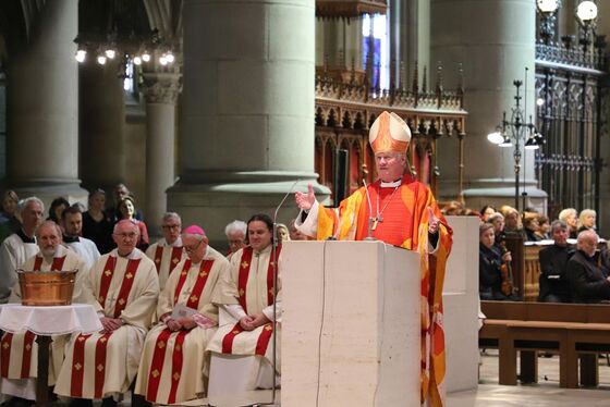 Festgottesdienst mit Bischof Manfred Scheuer mit rund 2.000 Mitfeiernden