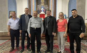 Die ICO-Delegation und Bischof Scheuer bei Erzbischof Jacques Mourad in Homs.