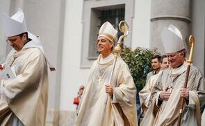 Benediktion von Abt Bernhard Eckerstorfer durch Bischof Manfred Scheuer