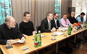 Bischofsvikar Wilhelm Vieböck (Herausgeber KirchenZeitung Diözese Linz), Martin Grubinger (Multipercussionist), Simon Ertl (Concert Linz gmbH), Mag. Gernot Kremser (Künstlerischer Leiter Posthof), Mag. Thomas Ziegler (Kaufmännischer Vorstandsdirektor