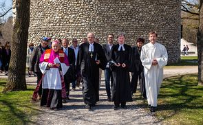 V. l.: Bischof em. Maximilian Aichern, Bischof Michael Bünker, Kirchenrat Pfarrer Björn Mensing von der Versöhnungskirche und Pastoralreferent Ludwig Schmidinger.