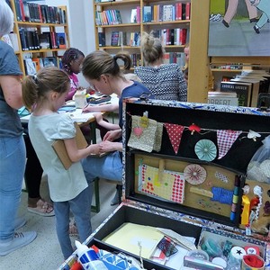 Maus und Fuchs zu Besuch in der Bibliothek Lenzing